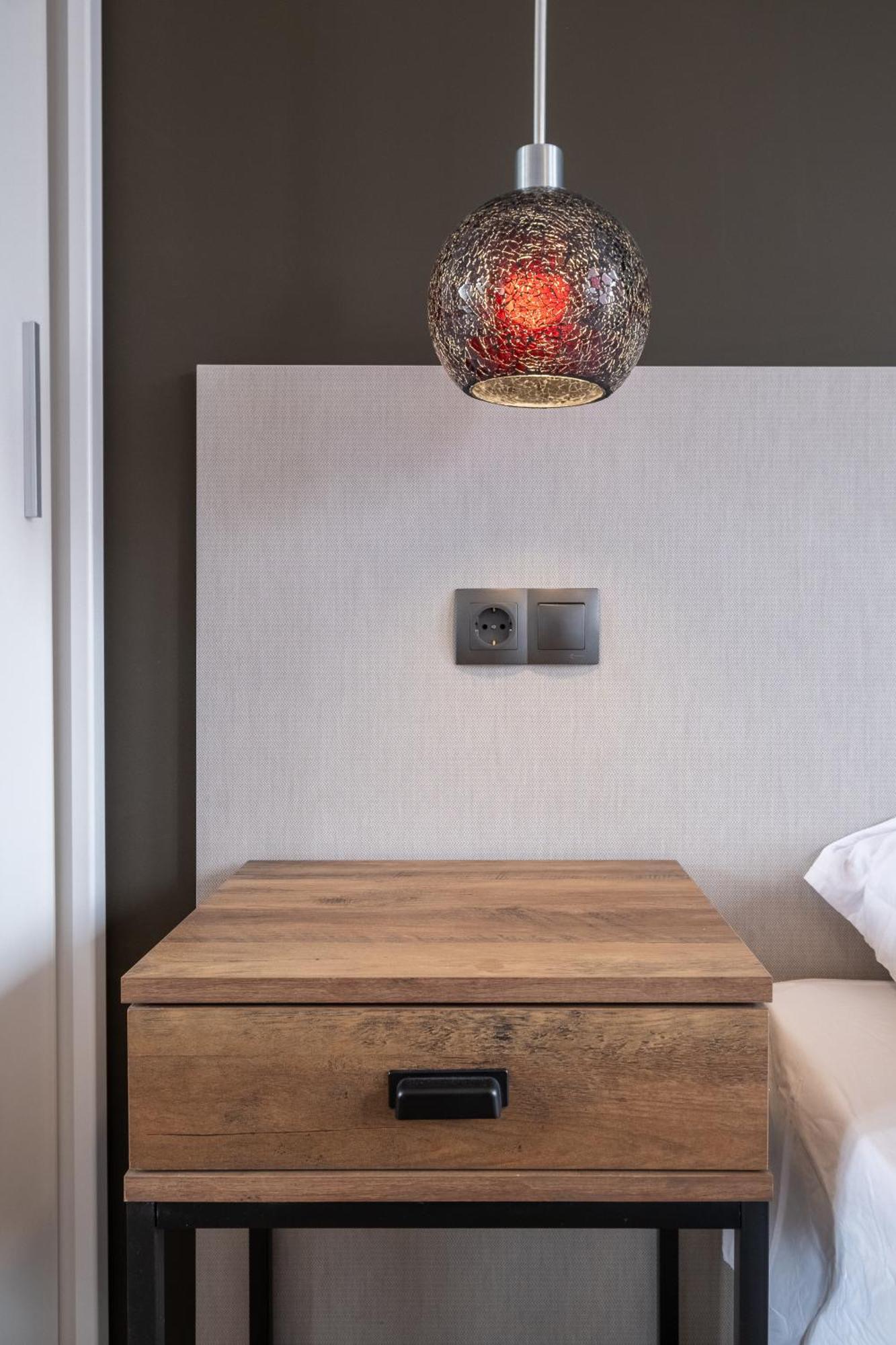 Stylish Gem 2br With Ac Apartament