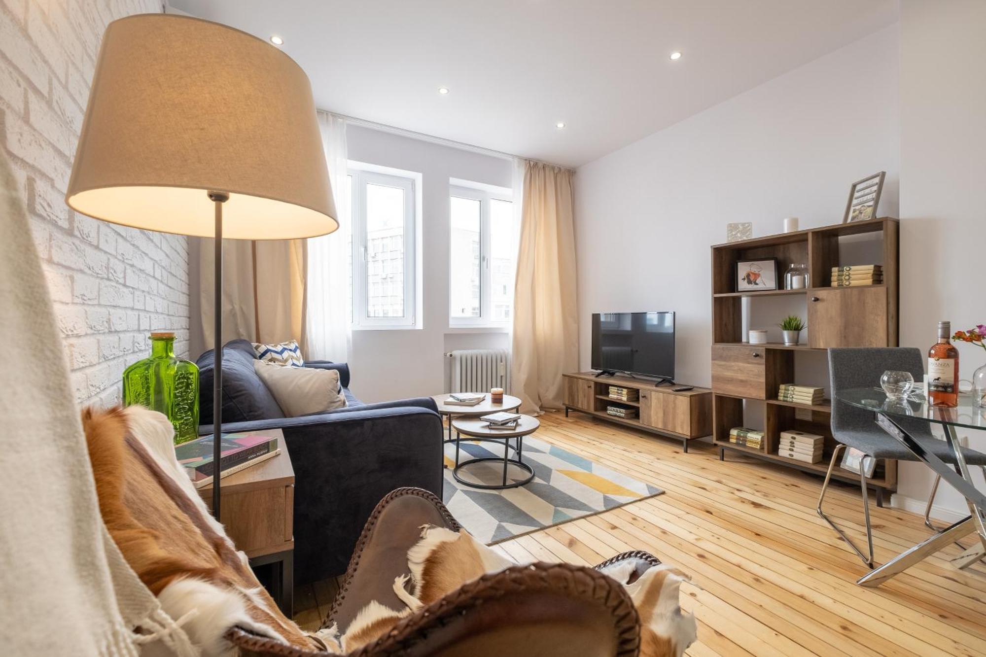 Stylish Gem 2br With Ac Apartament